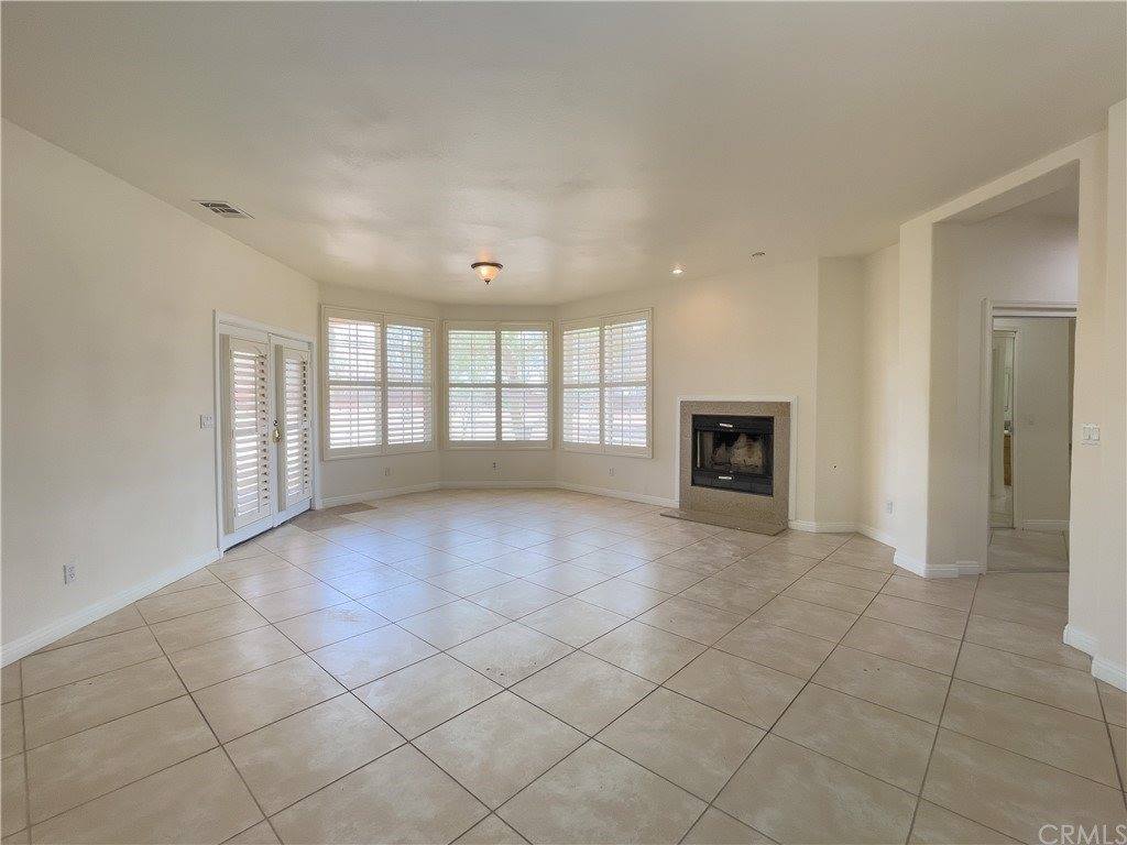 11584 Cottonwood Avenue, Hesperia, CA 92345