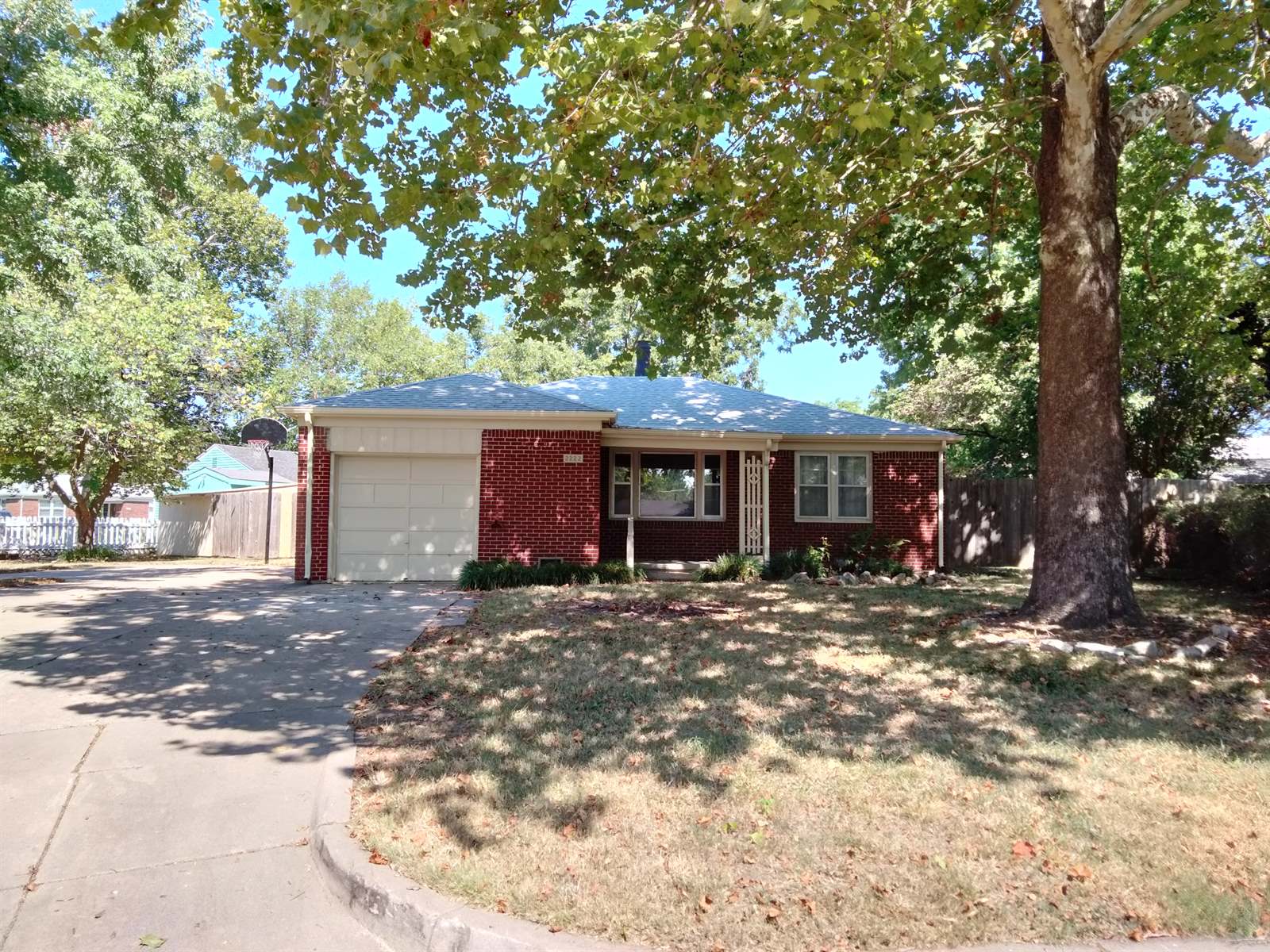 2222 S Old Manor Ct, Wichita, KS 67218