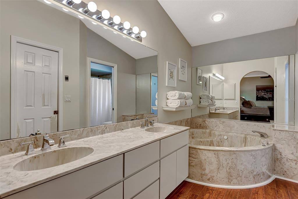 2562 Mapleloft Road, Sarasota, FL 34232