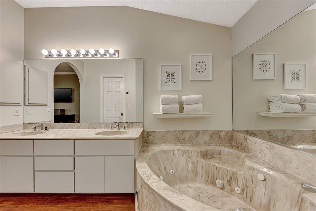 2562 Mapleloft Road, Sarasota, FL 34232