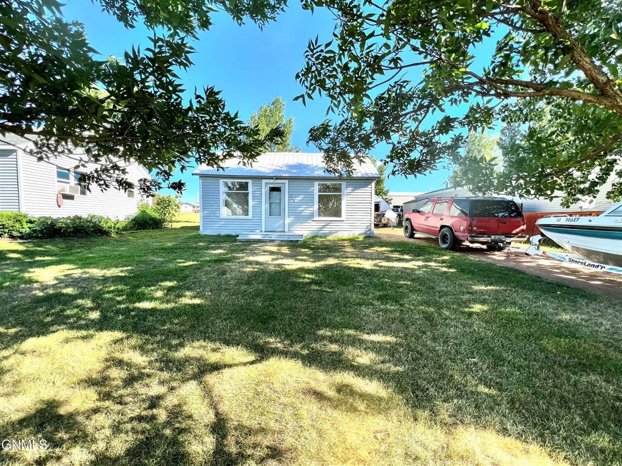 316 3rd Avenue West, Ray, ND 58849