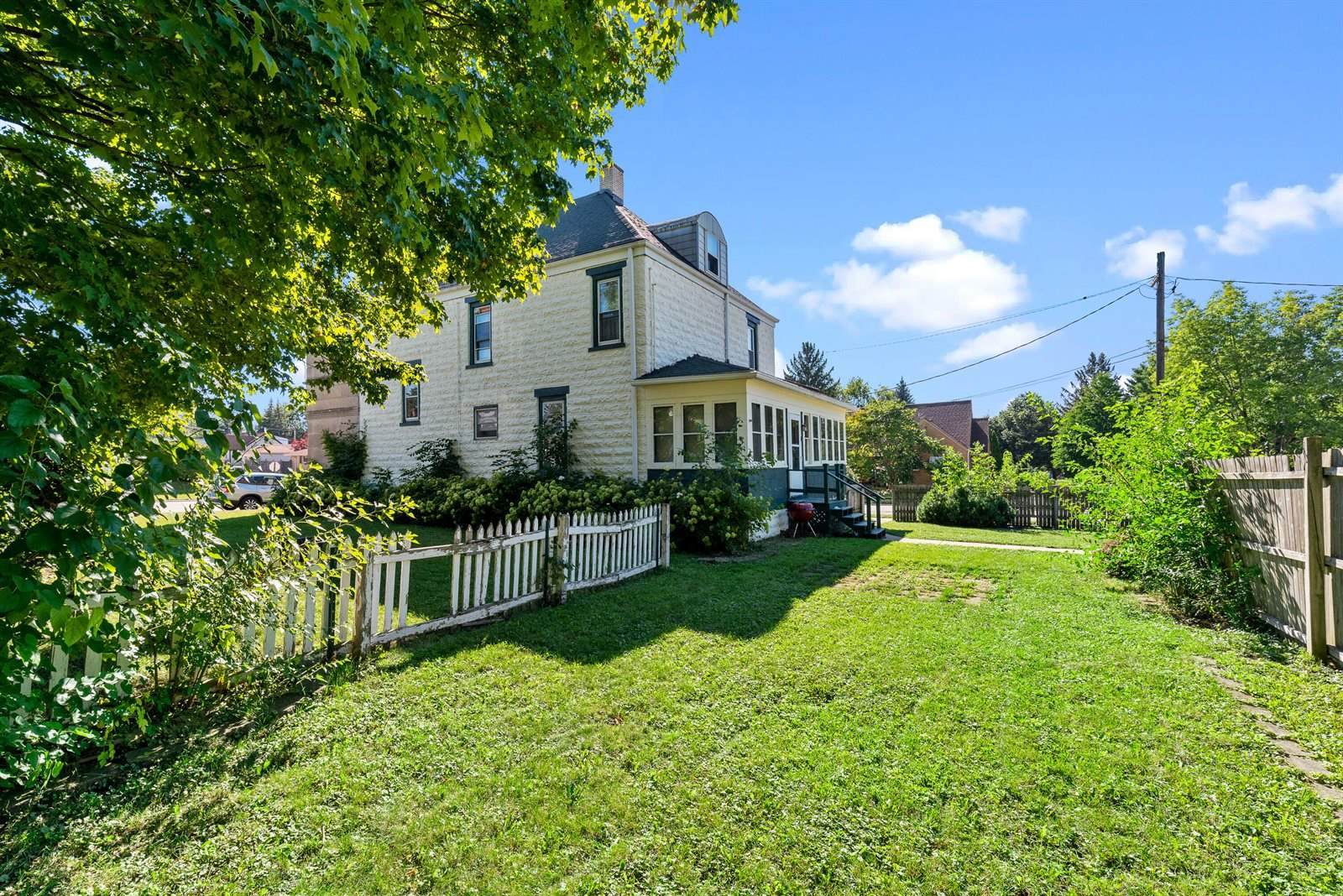 1334 Marquette Ave, South Milwaukee, WI 53172