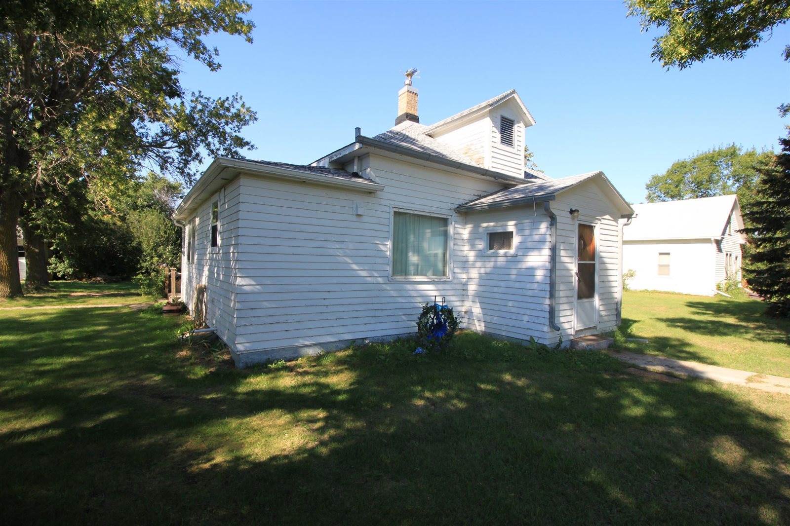 12511 181st St NW, Foxholm, ND 58718