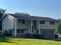 881 Country Club Dr, Akron, IA 51001