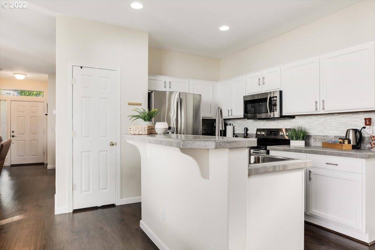 3527 SE Royalstar Ave, Hillsboro, OR 97123