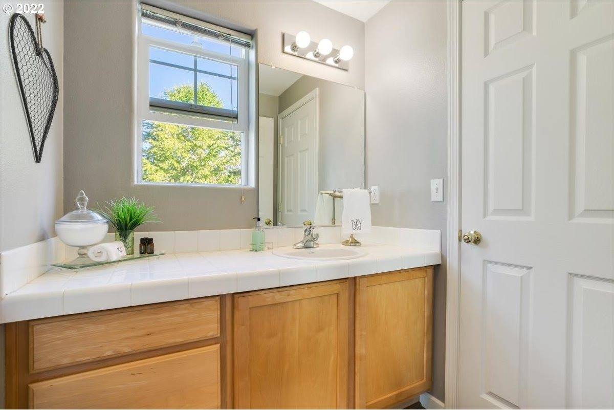 3527 SE Royalstar Ave, Hillsboro, OR 97123