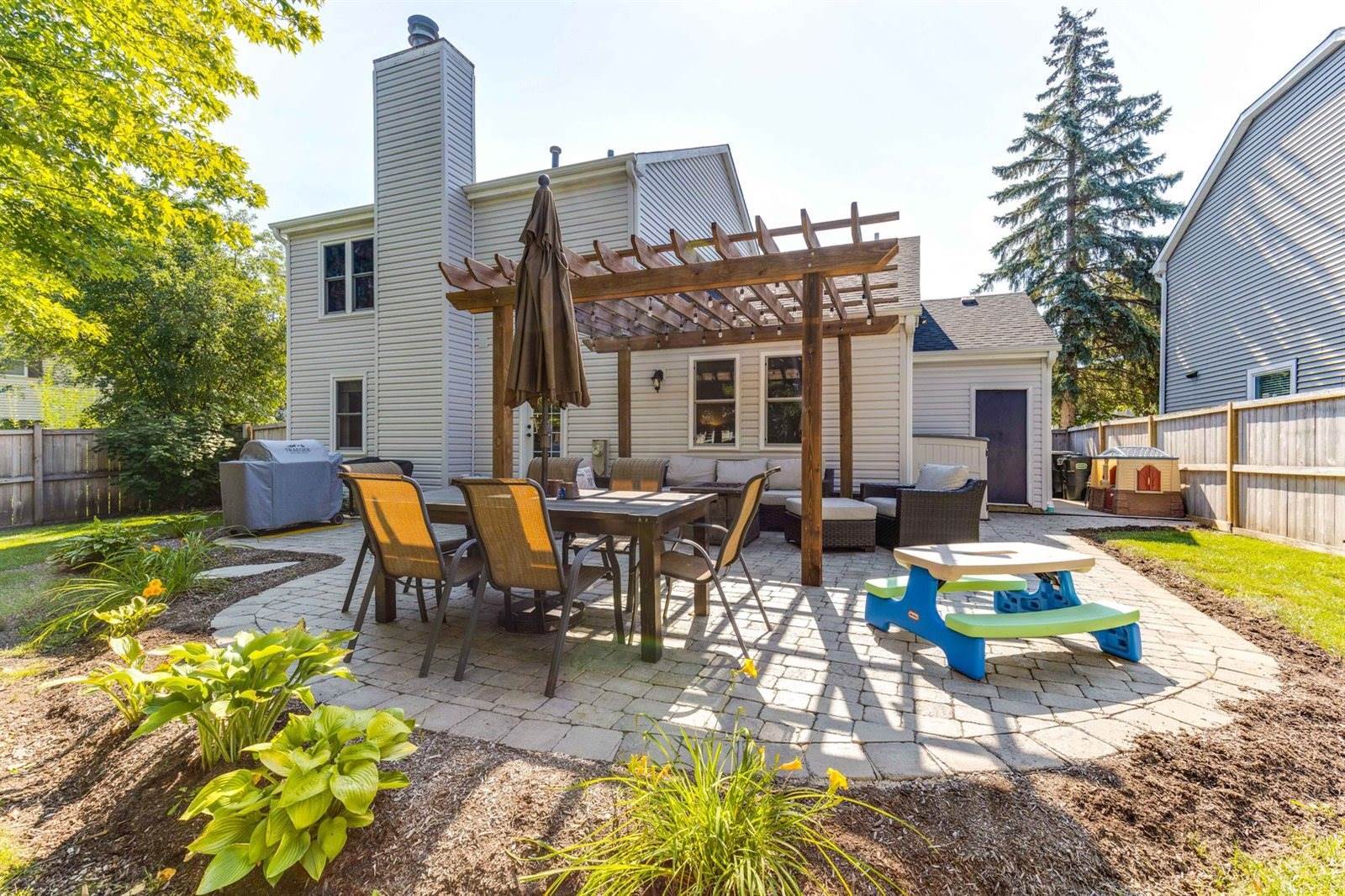 62 S. Windsor Pl., Mundelein, IL 60060