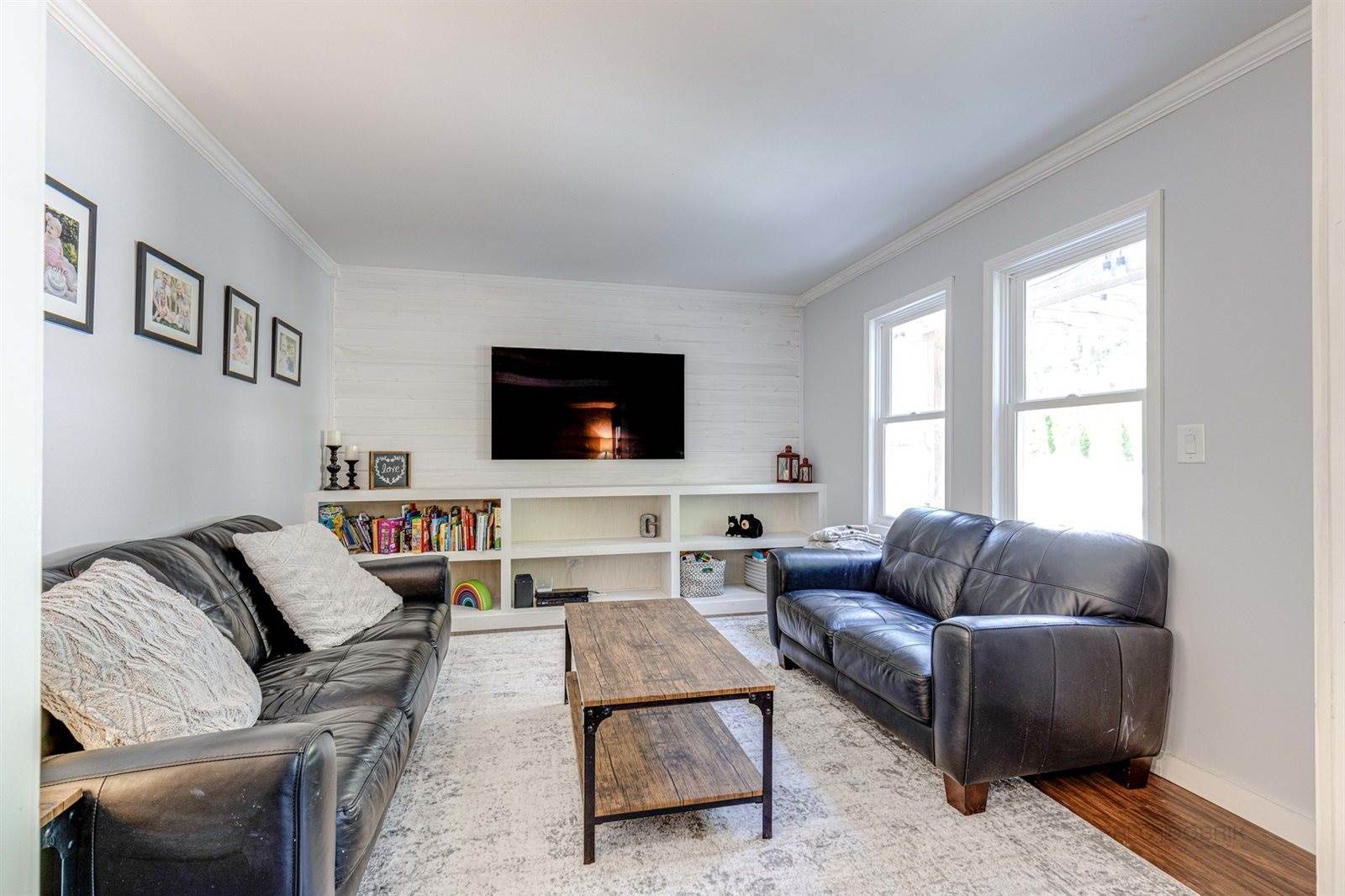 62 S. Windsor Pl., Mundelein, IL 60060