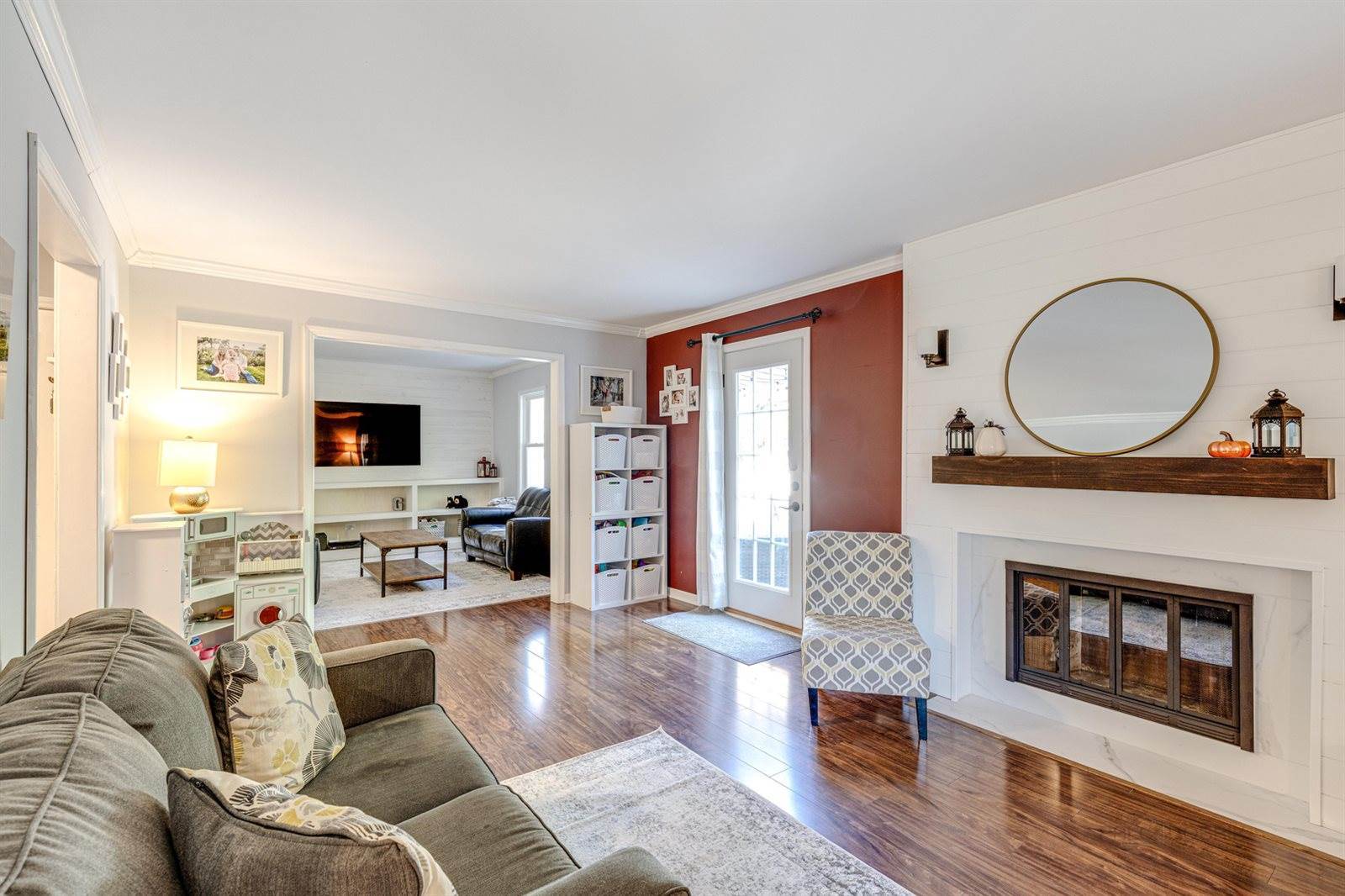 62 S. Windsor Pl., Mundelein, IL 60060