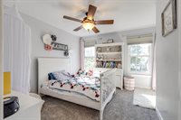 62 S. Windsor Pl., Mundelein, IL 60060