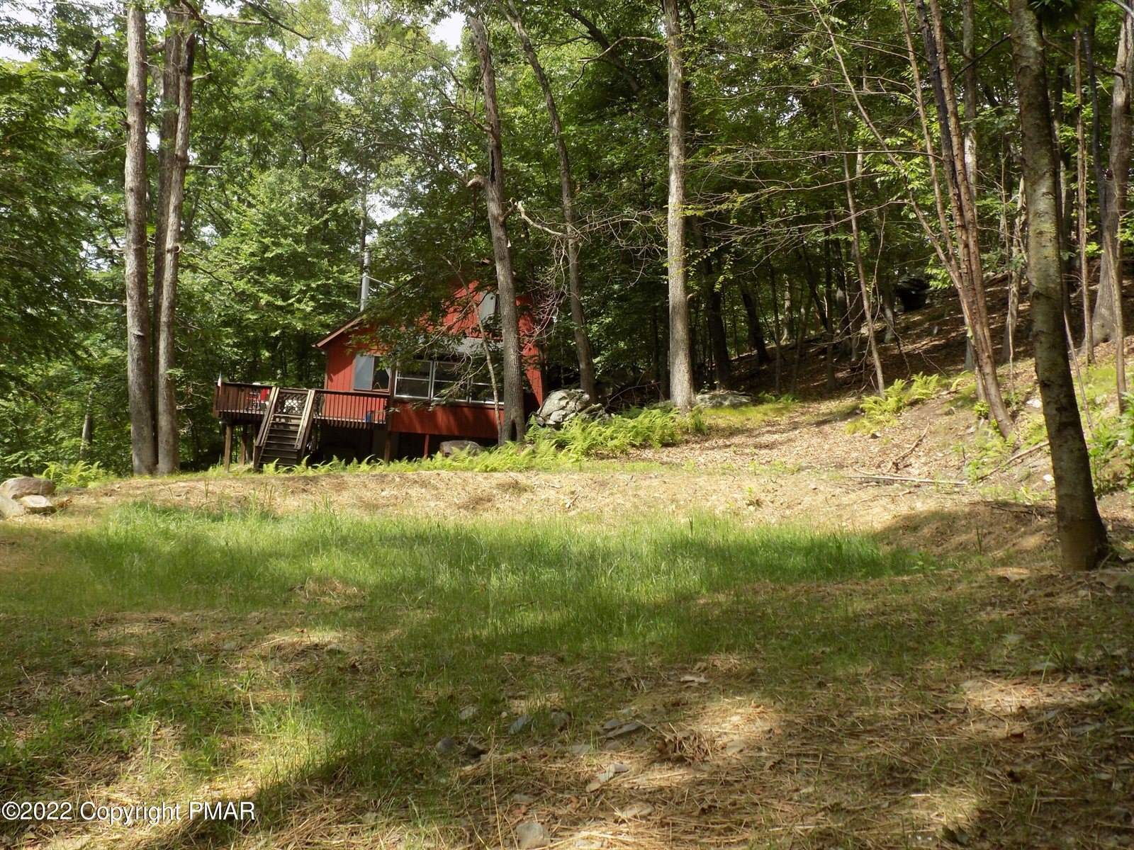 156 Canterbury Rd, Bushkill, PA 18324