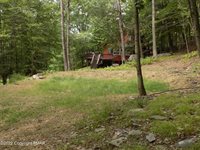 156 Canterbury Rd, Bushkill, PA 18324