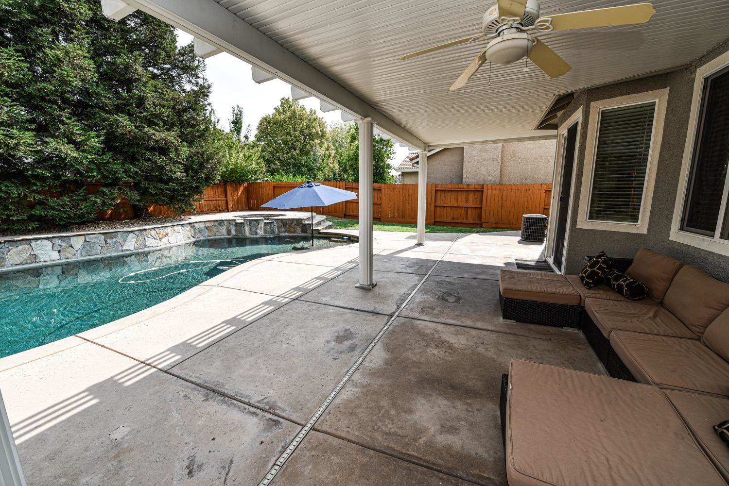 6021 Falling Rain Court, Elk Grove, CA 95757