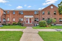 17-25 Utopia Parkway, Whitestone, NY 11357