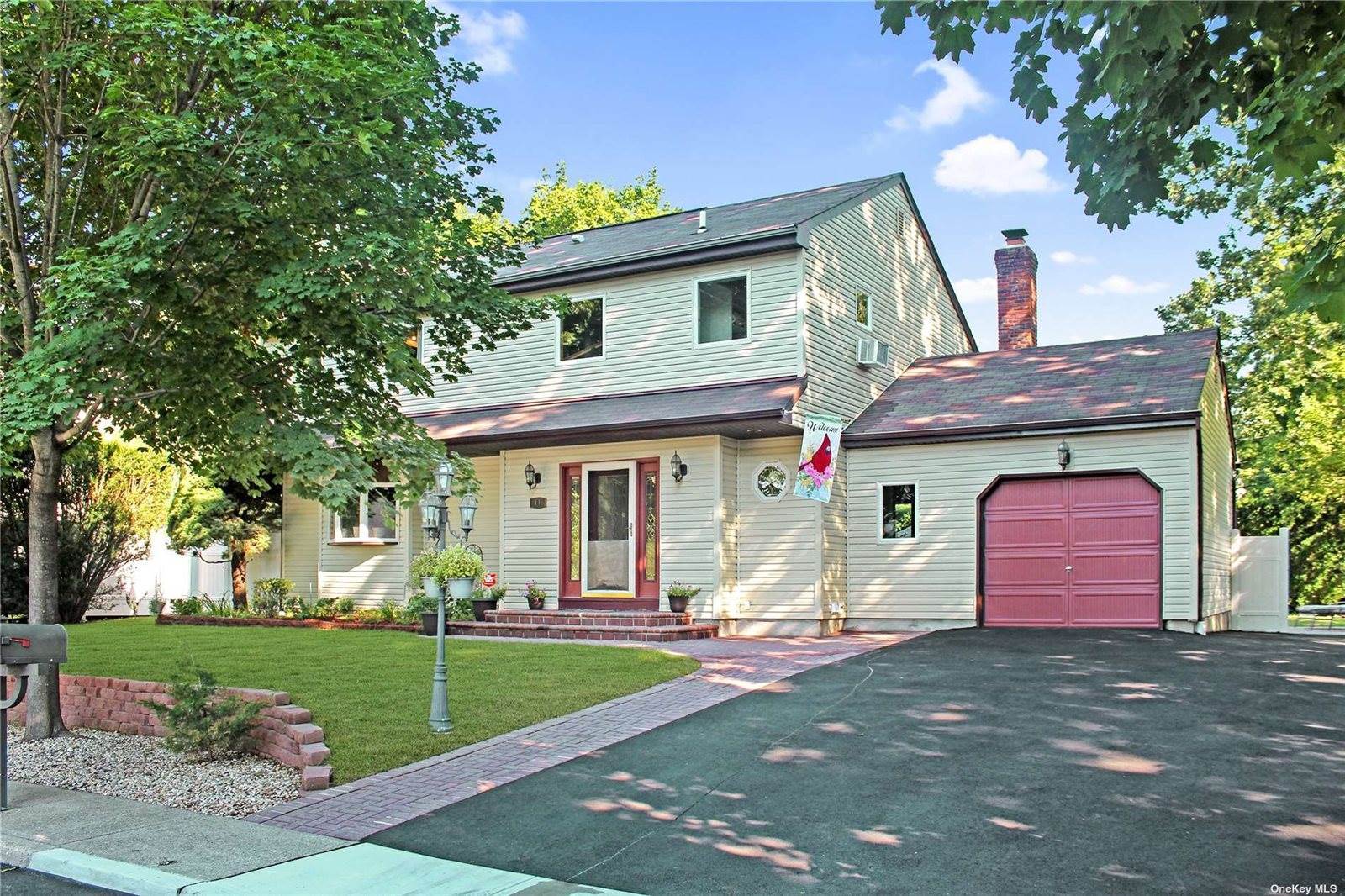 11 4th Street (Denise Ct), Nesconset, NY 11767