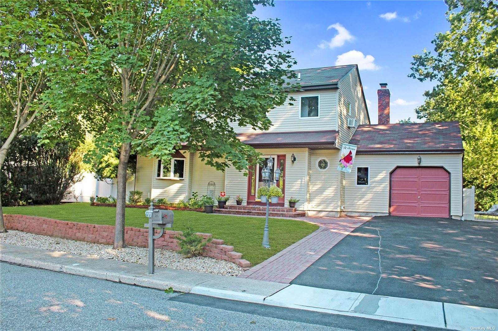 11 4th Street (Denise Ct), Nesconset, NY 11767