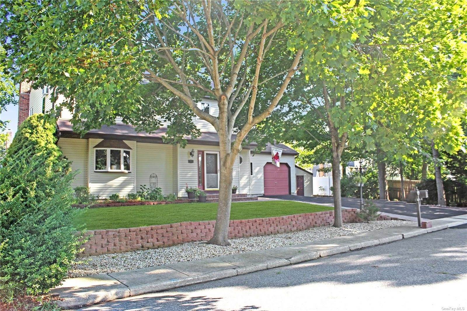 11 4th Street (Denise Ct), Nesconset, NY 11767