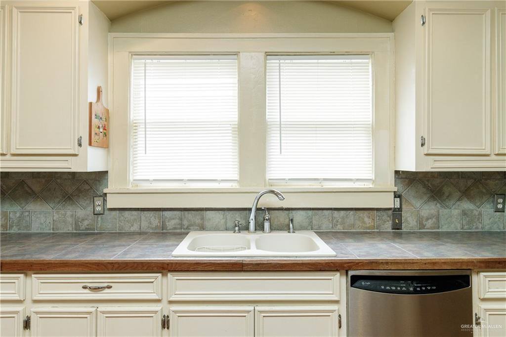 402 Clifford Street, Corpus Christi, TX 78404