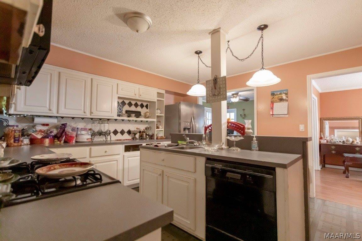 122 Pauline Circle, Wetumpka, AL 36092