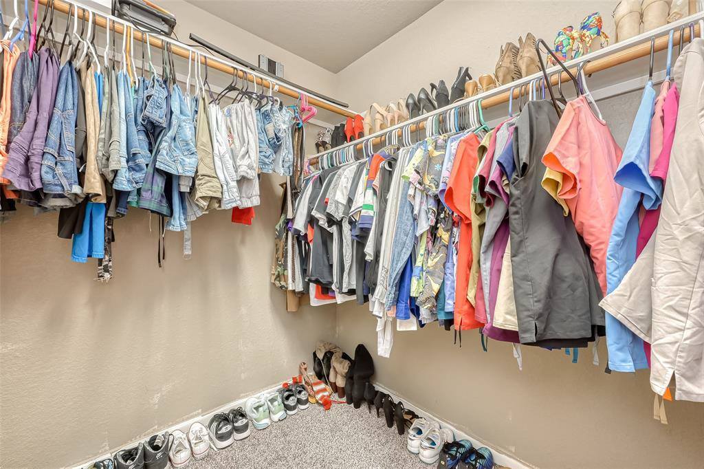 1942 Herringbone Drive, Houston, TX 77489