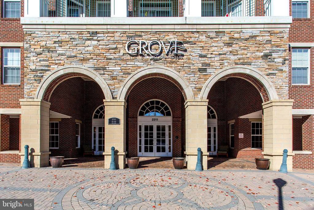 2465 Army Navy Drive, Arlington, VA 22206