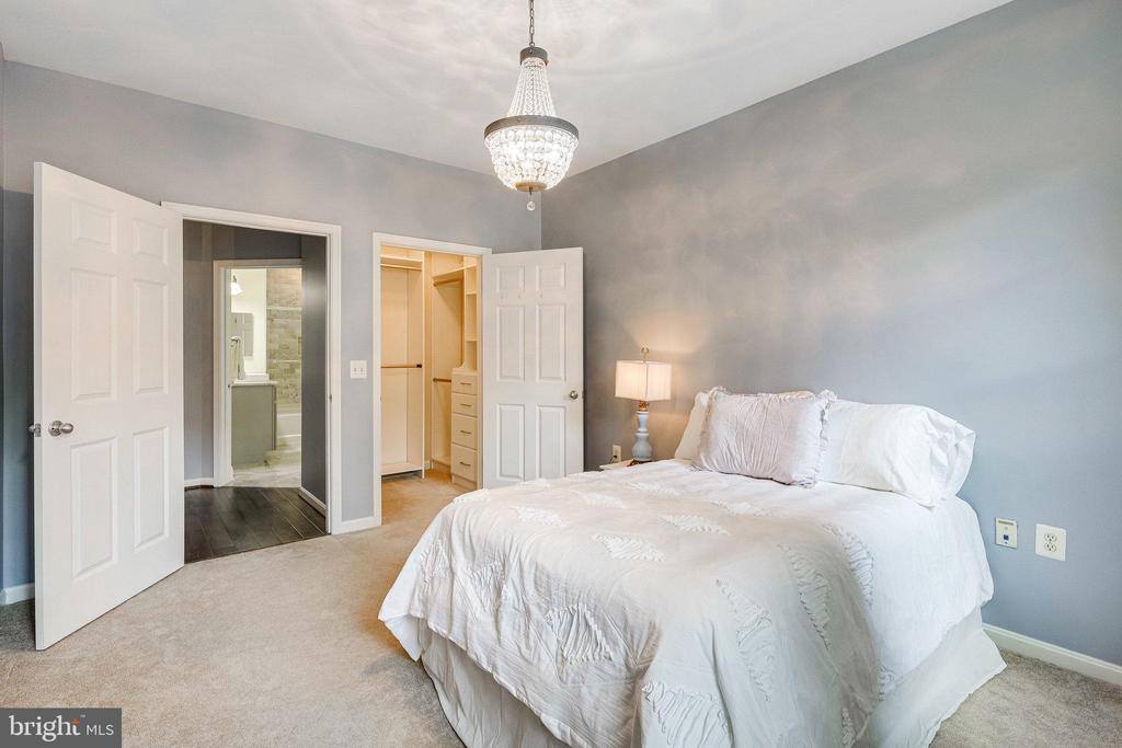 2465 Army Navy Drive, Arlington, VA 22206