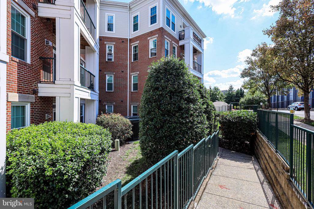 2465 Army Navy Drive, Arlington, VA 22206