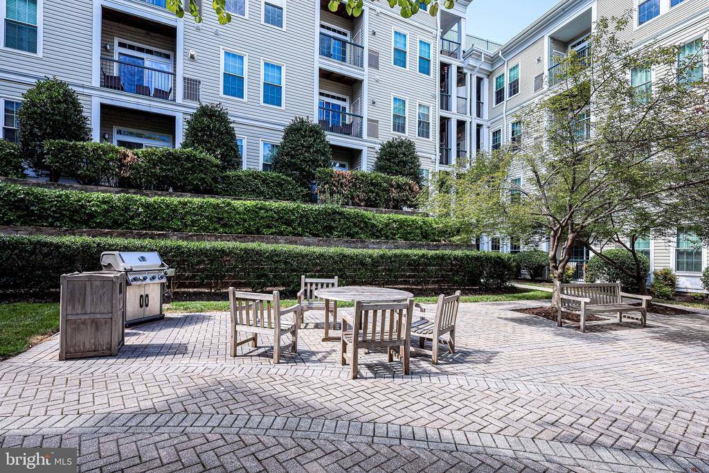 2465 Army Navy Drive, Arlington, VA 22206