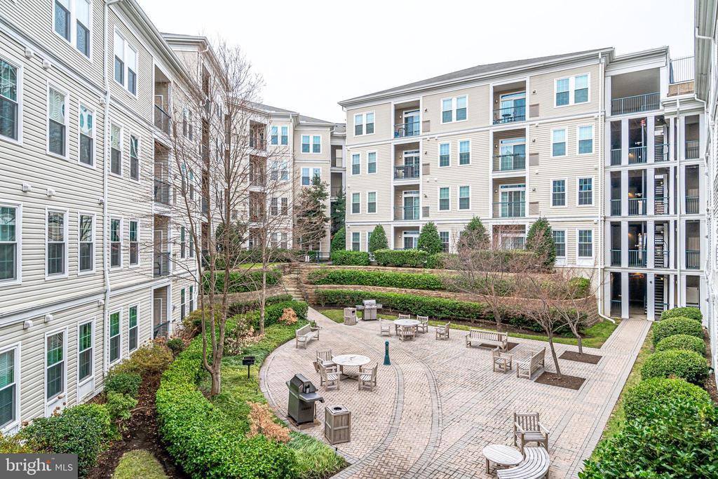 2465 Army Navy Drive, Arlington, VA 22206