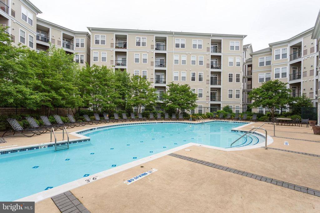 2465 Army Navy Drive, Arlington, VA 22206