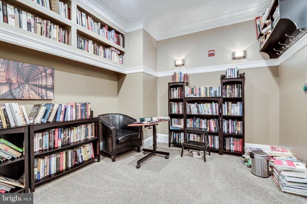 2465 Army Navy Drive, Arlington, VA 22206