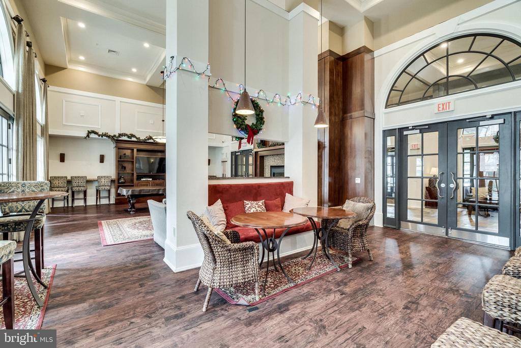 2465 Army Navy Drive, Arlington, VA 22206