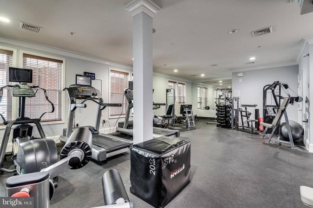 2465 Army Navy Drive, Arlington, VA 22206