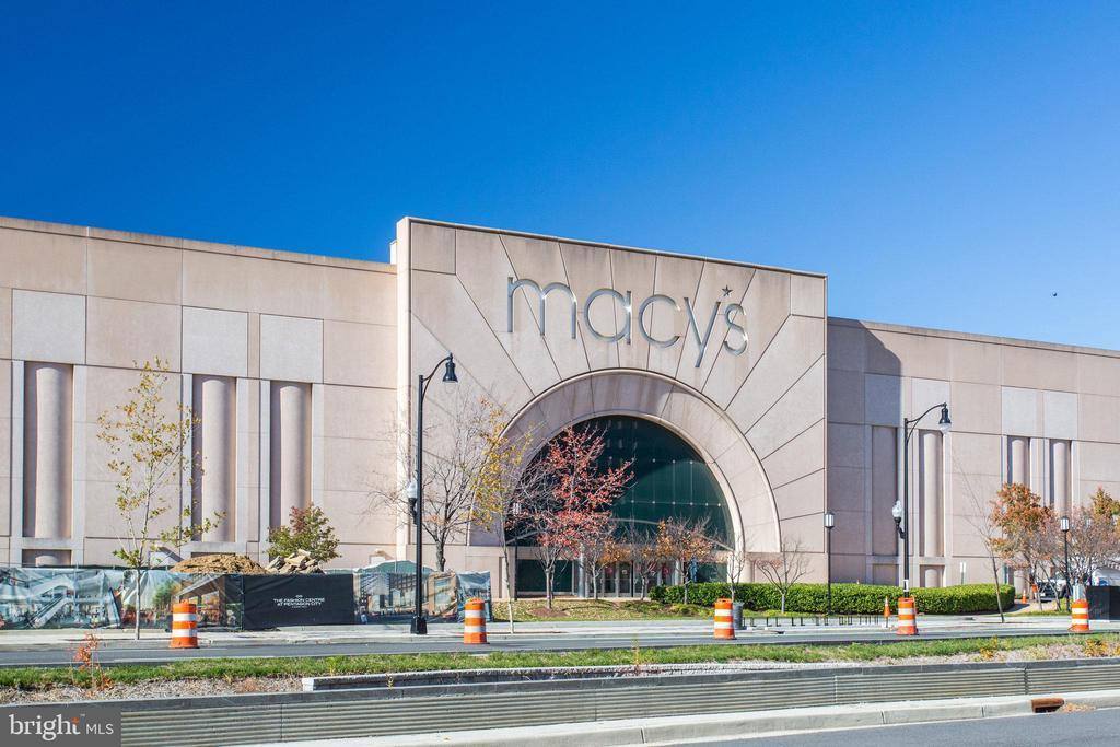 2465 Army Navy Drive, Arlington, VA 22206