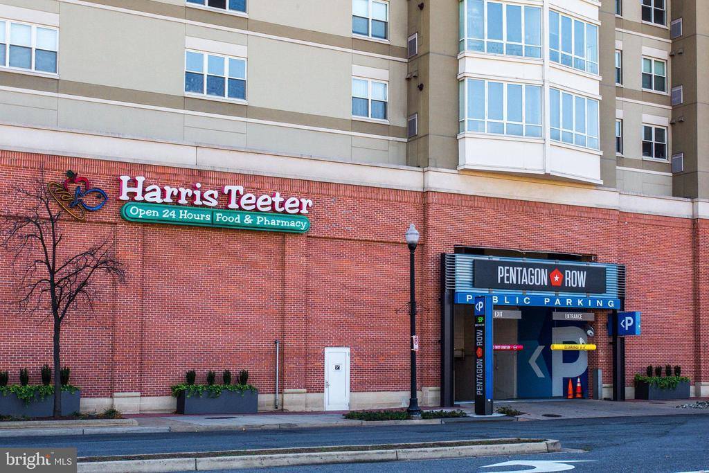 2465 Army Navy Drive, Arlington, VA 22206