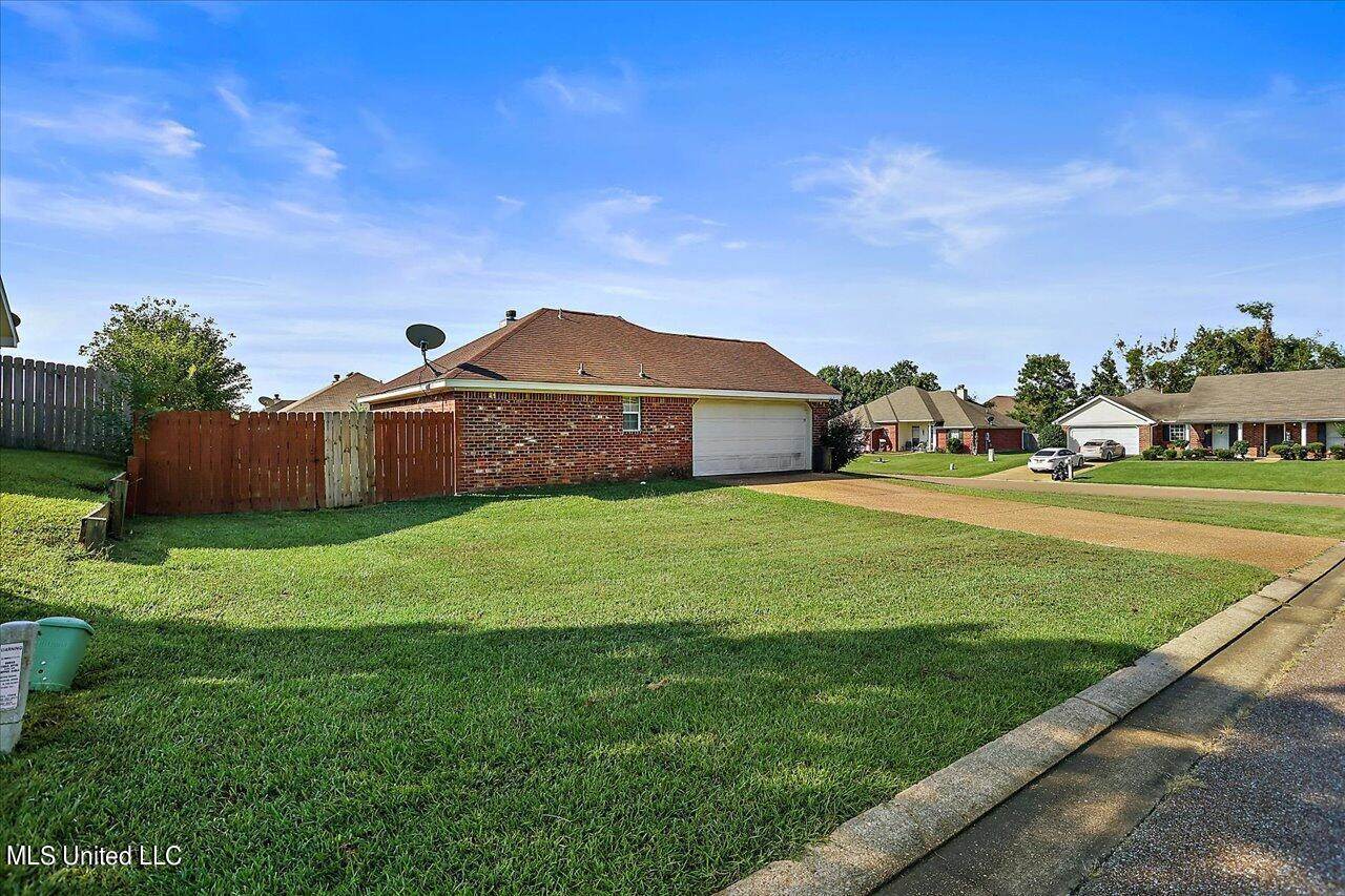 638 Oak Ridge Way, Pearl, MS 39208