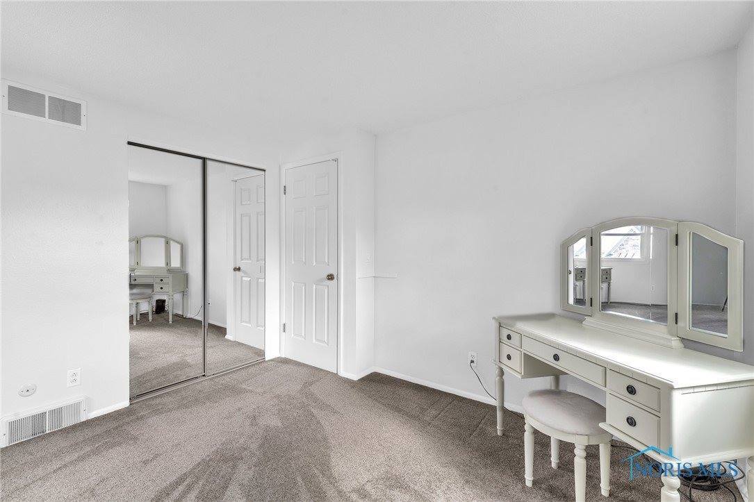 5903 Colonial Court, Sylvania, OH 43560