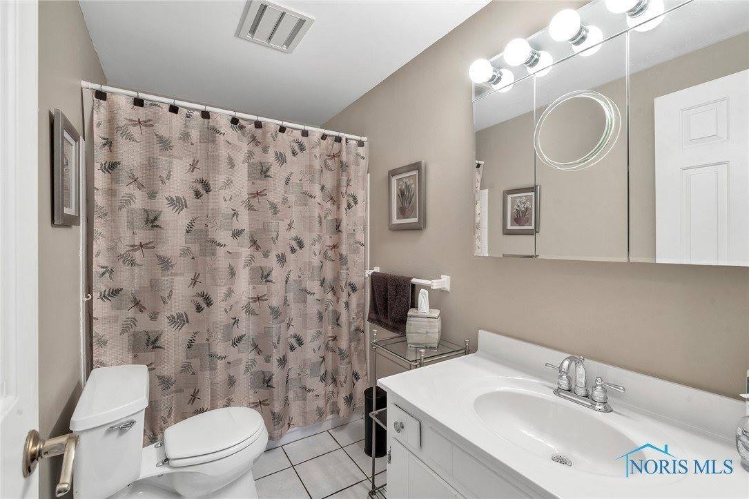 5903 Colonial Court, Sylvania, OH 43560