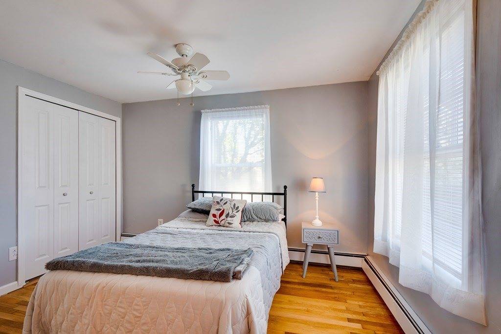 32 R St, Hull, MA 02045