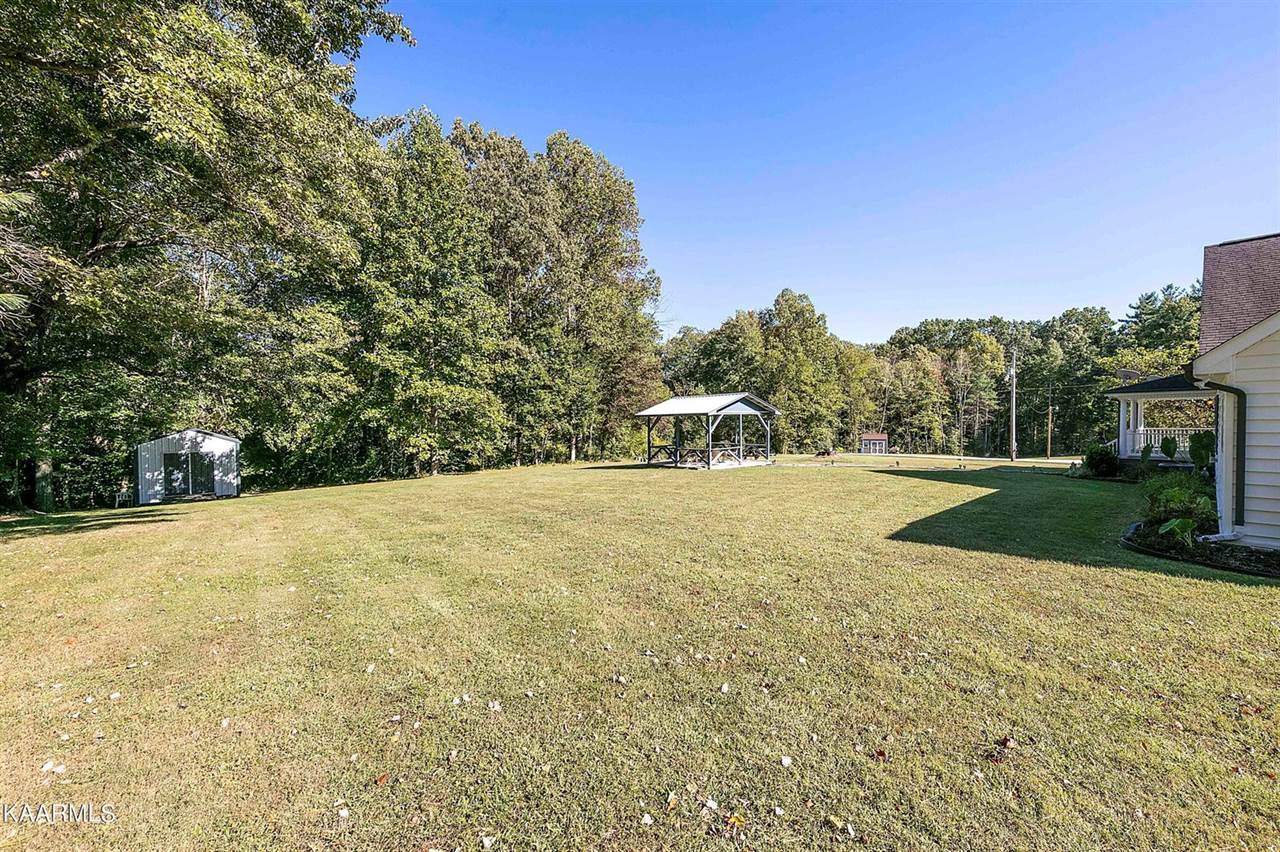 524 Cooper Lake Rd, Oneida, TN 37841