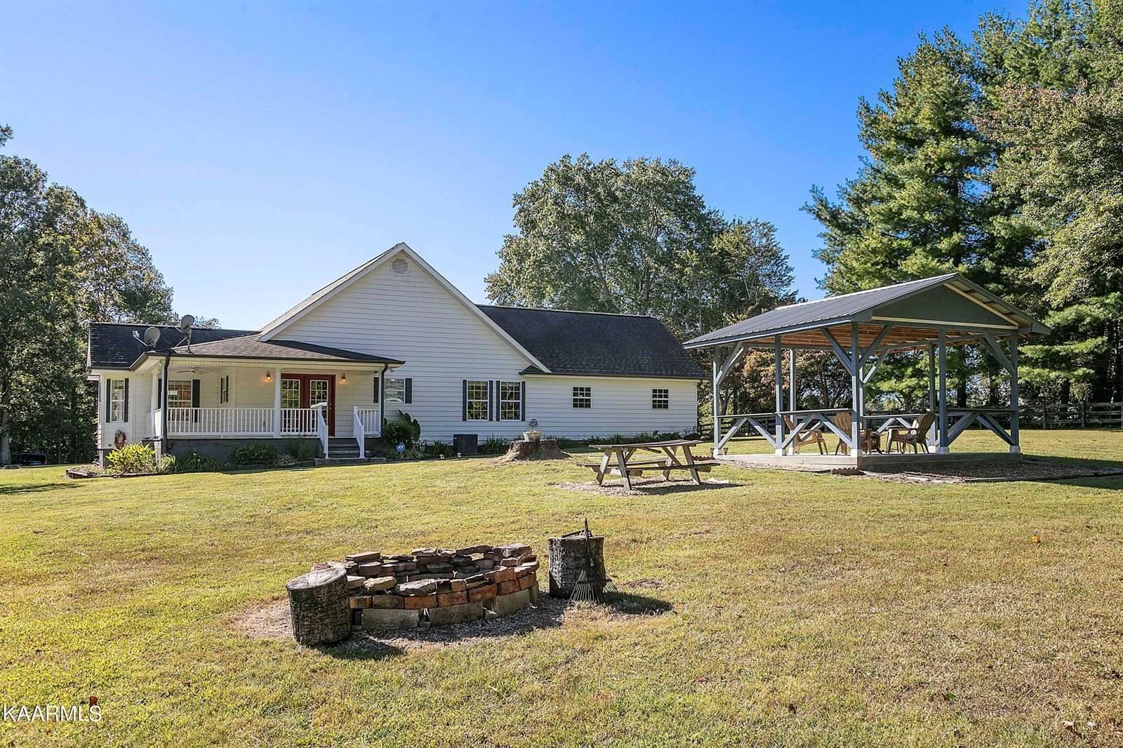 524 Cooper Lake Rd, Oneida, TN 37841