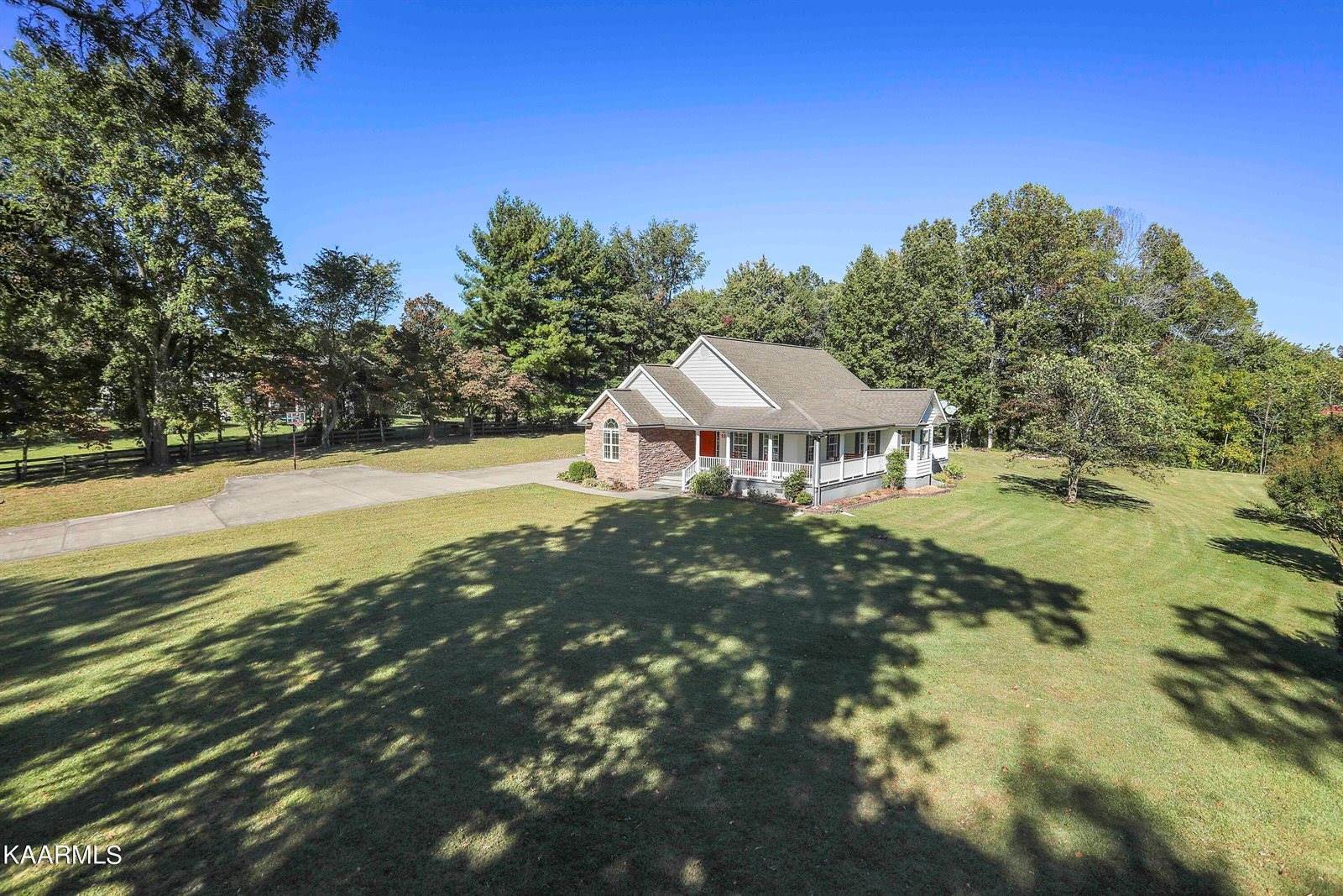 524 Cooper Lake Rd, Oneida, TN 37841