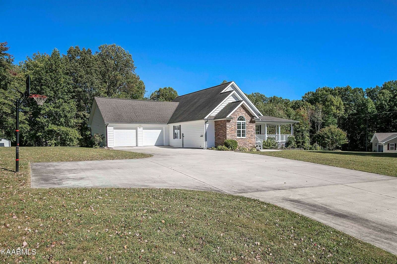 524 Cooper Lake Rd, Oneida, TN 37841