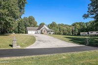 524 Cooper Lake Rd, Oneida, TN 37841