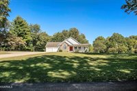 524 Cooper Lake Rd, Oneida, TN 37841