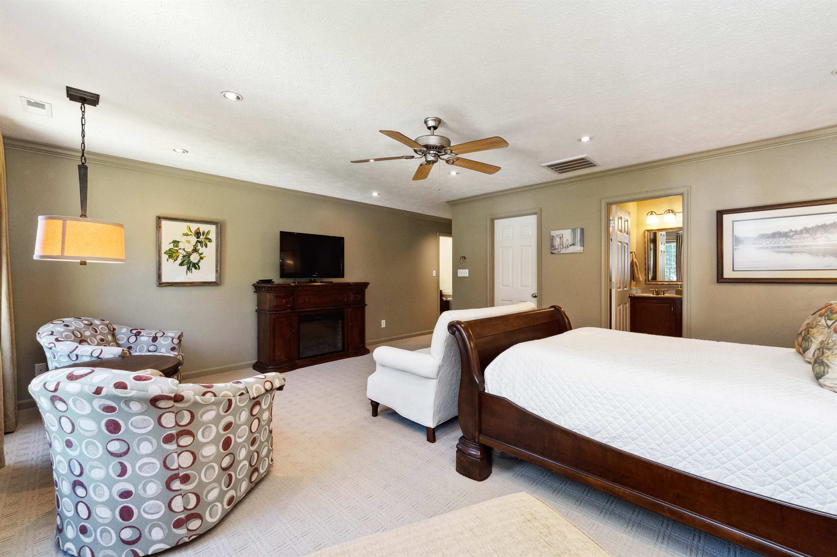 11808 Oakhurst Dr, Fredericksburg, VA 22407