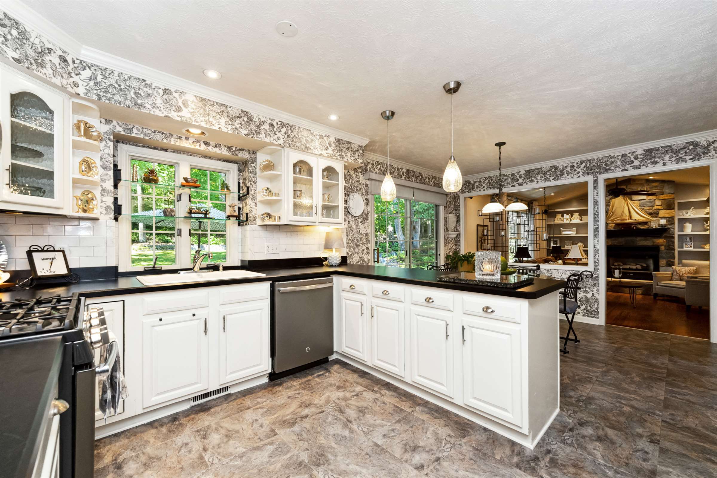 11808 Oakhurst Dr, Fredericksburg, VA 22407