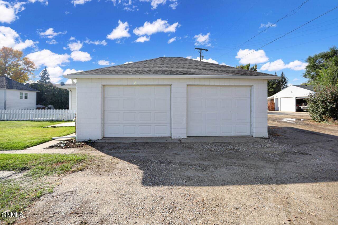 310 4th Street West, Williston, ND 58801