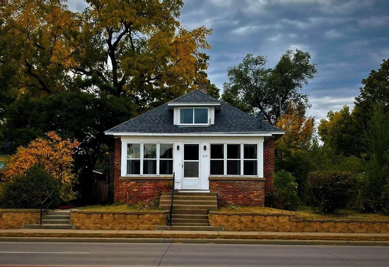 319 South Marquette Rd, Prairie Du Chien, WI 53821