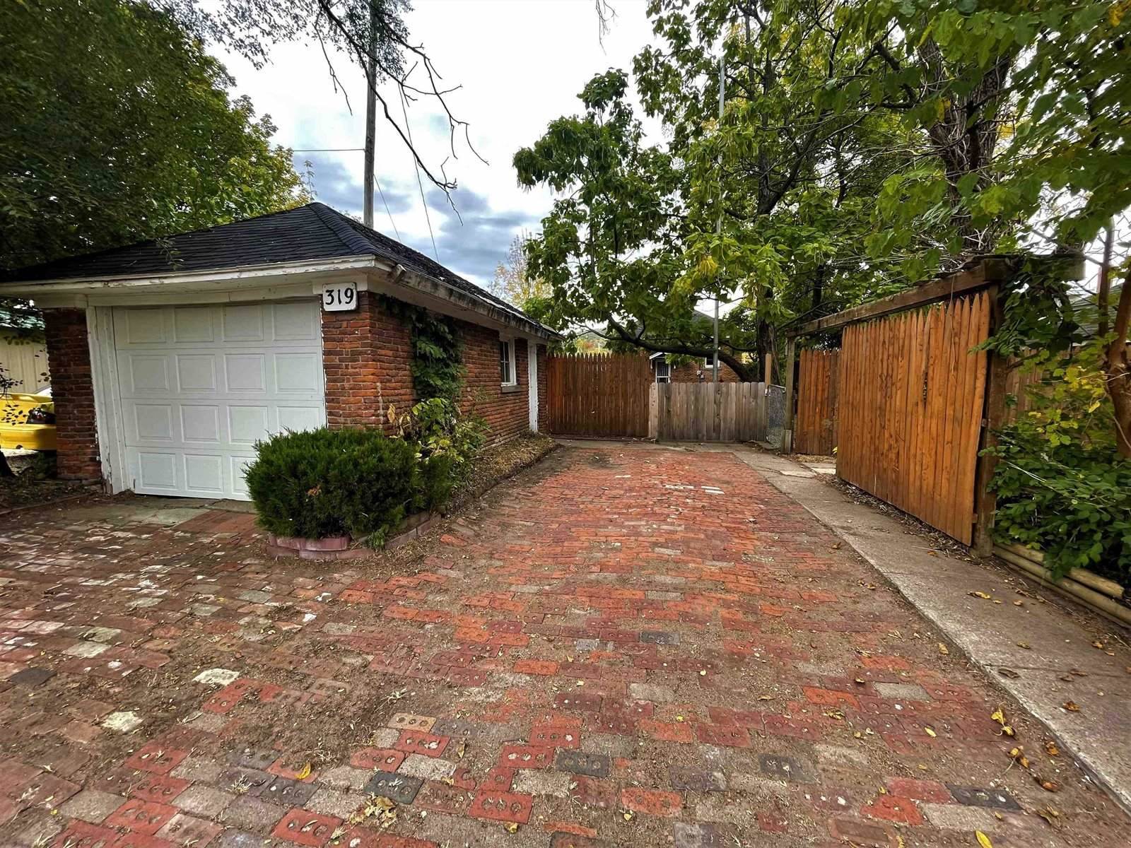 319 South Marquette Rd, Prairie Du Chien, WI 53821